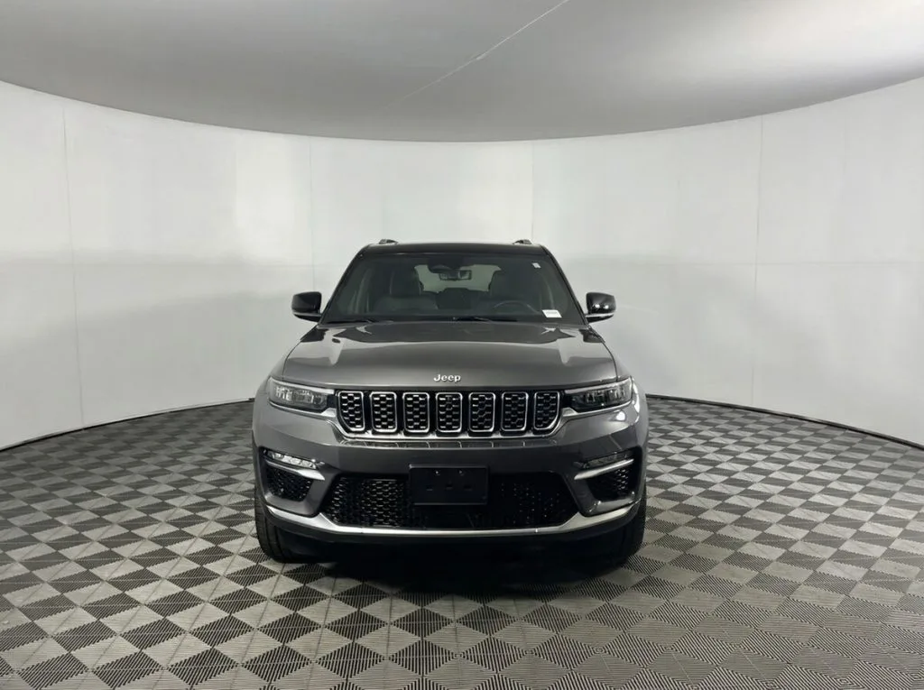 2023 Jeep Grand Cherokee Summit Reserve With Navigation & 4WD