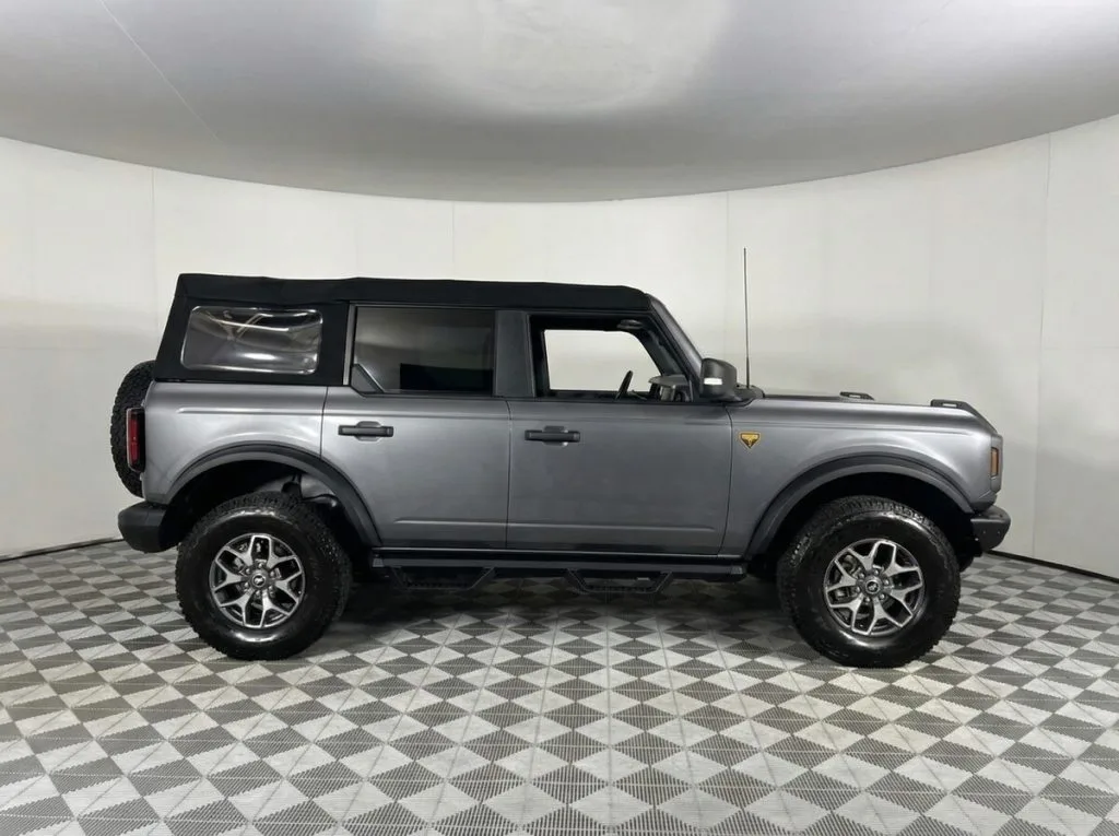 2023 Ford Bronco Badlands With Navigation & 4WD